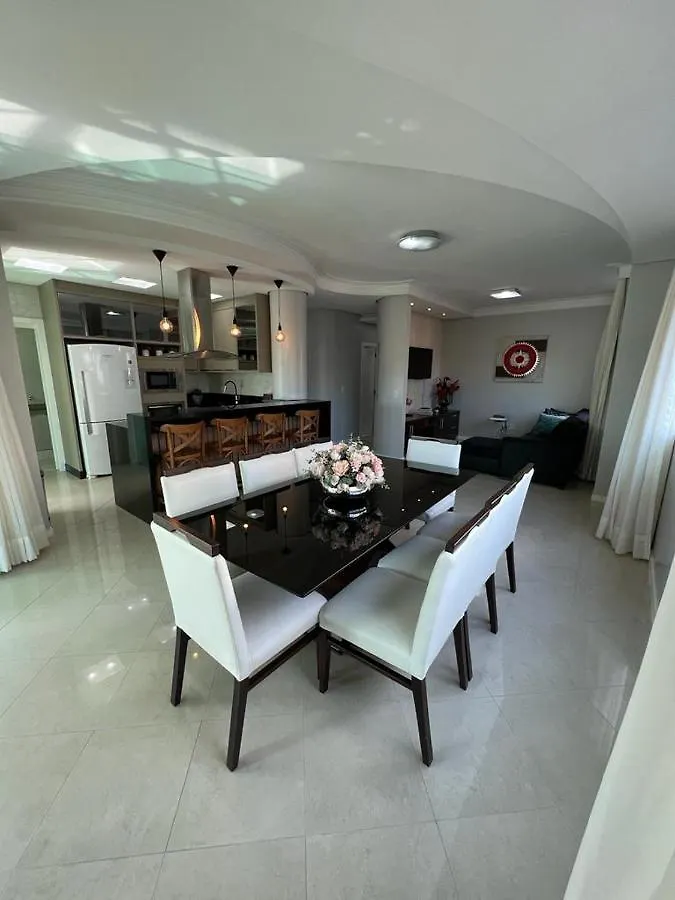 Apartamento em Meia Praia - Quadra Mar 3 Dormitórios 2 Suites Itapema